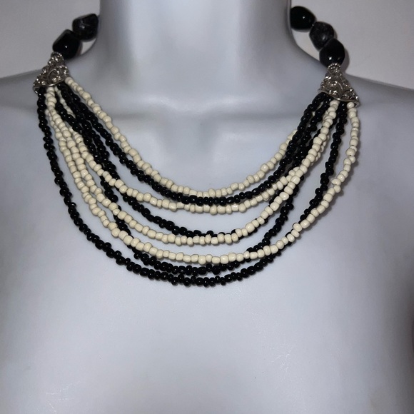BEAUTIFUL BLACK AND CREAM COLORED BEADED MULTI STRANDED NECKLACE - Picture 3 of 8
